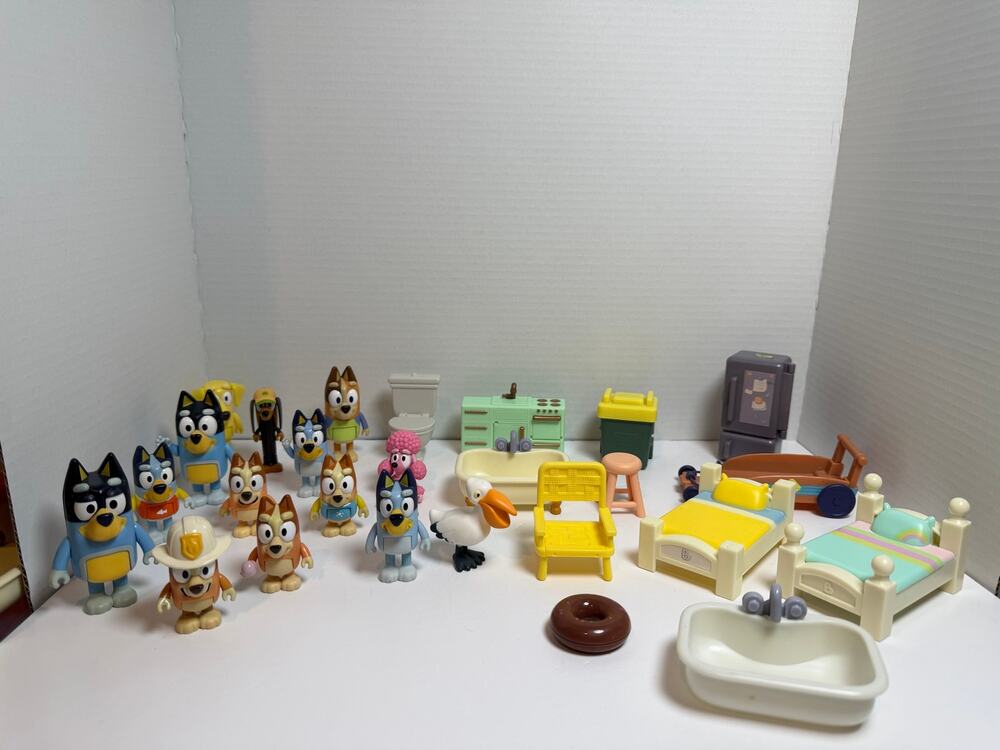 Bluey lot of 14 figures and accessories and furniture